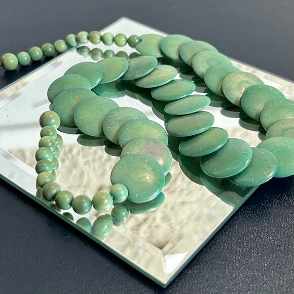 Vintage Green Wood Disc Bead Necklace – Graduated Flat Beads – Statement Jewelry - Picture 6 of 14